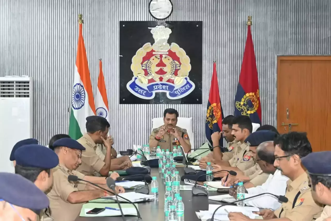 Varanasi: शोहदों और अपराधियों की बनेगी लिस्ट, थानेवार मॉनिटरिंग Varanasi: शोहदों और अपराधियों की बनेगी लिस्ट, थानेवार मॉनिटरिंग