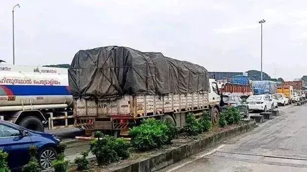 Kerala:  त्रिशूर में गंभीर ट्रैफिक जाम, प्रशासन ने वैकल्पिक मार्ग अपनाए