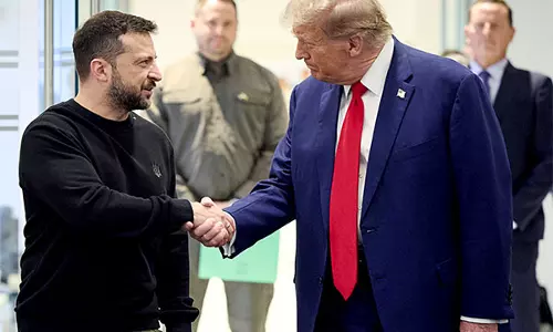 ज़ेलेंस्की चाहें तो युद्ध तुरंत ख़त्म कर सकते हैं: अहम बैठक से पहले Trump ज़ेलेंस्की चाहें तो युद्ध तुरंत ख़त्म कर सकते हैं: अहम बैठक से पहले Trump