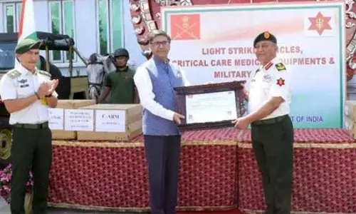 भारतीय विदेश सचिव ने काठमांडू में नेपाली सेना को सैन्य वाहन भेंट किए