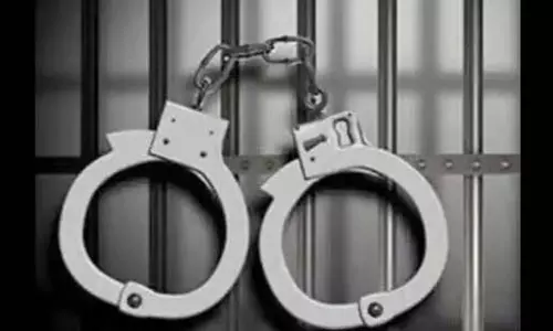 Mumbai: ईंधन भरने के विवाद में कैब ड्राइवर को उसके सहकर्मी ने चाकू मारा