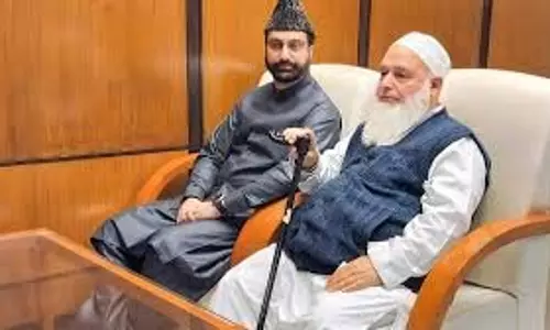 मीरवाइज ने मौलाना रहमतुल्लाह से मुलाकात कर शोक व्यक्त किया मीरवाइज ने मौलाना रहमतुल्लाह से मुलाकात कर शोक व्यक्त किया
