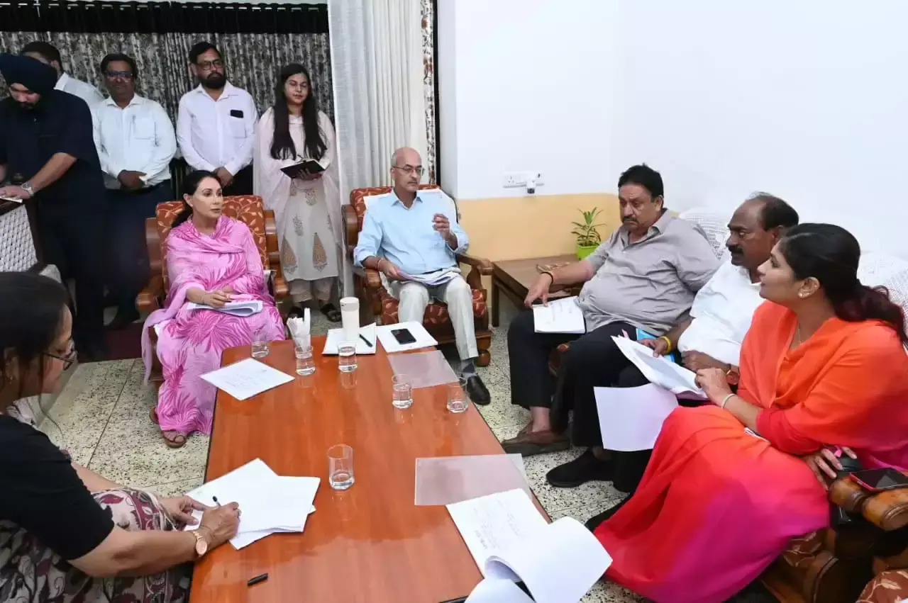 Rajsamand: नाथद्वारा दौरे पर दीया कुमारी, पर्यटन संभावनाओं पर जोर Rajsamand: नाथद्वारा दौरे पर दीया कुमारी, पर्यटन संभावनाओं पर जोर