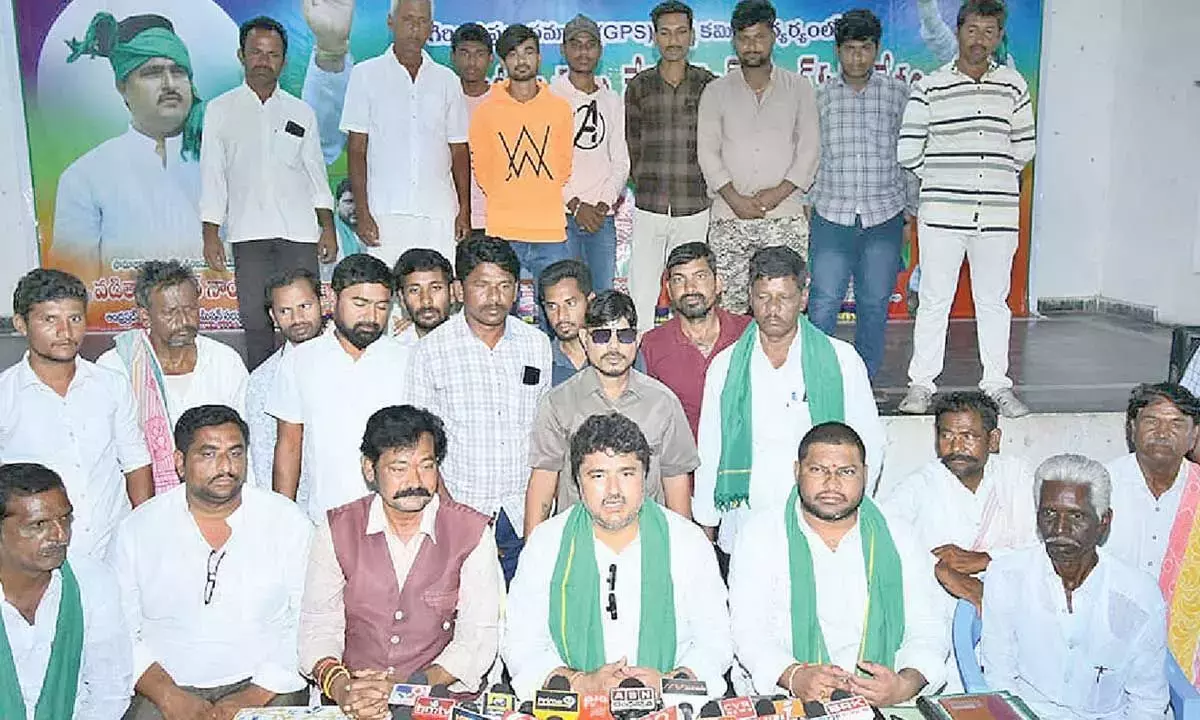 Andhra: मैदानी इलाकों में आदिवासियों के साथ अन्याय हो रहा है Andhra: मैदानी इलाकों में आदिवासियों के साथ अन्याय हो रहा है