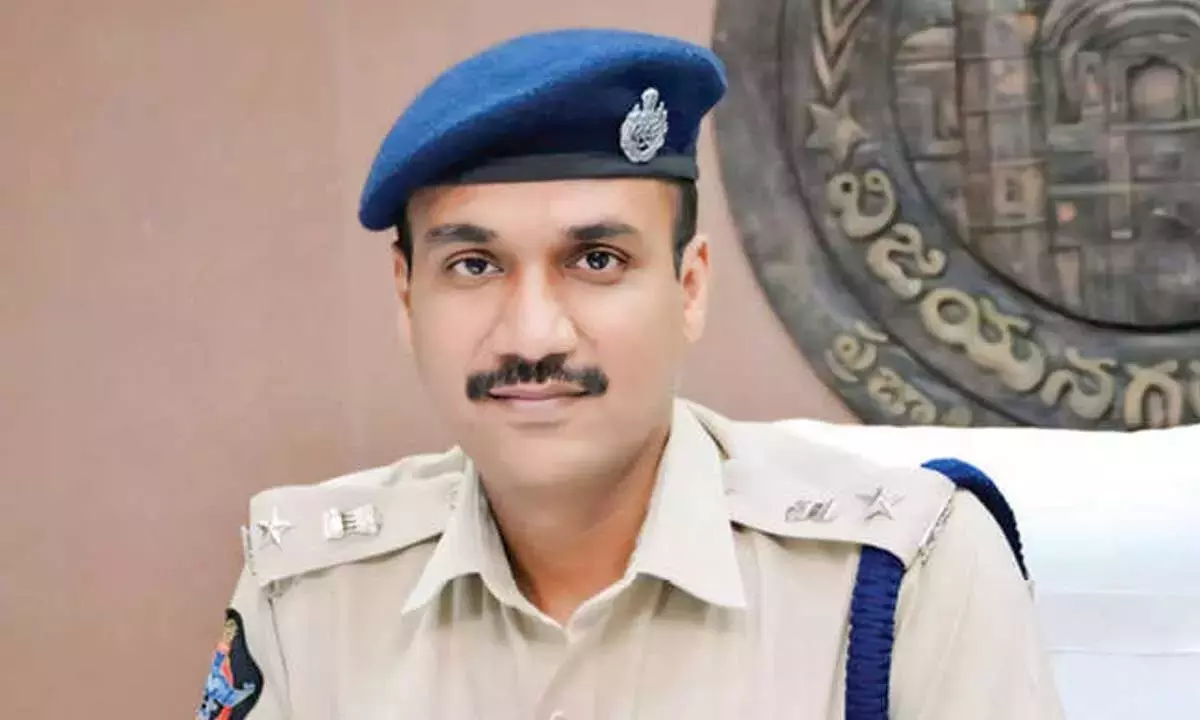 Andhra: जुआ और मुर्गों की लड़ाई पर पुलिस की कार्रवाई