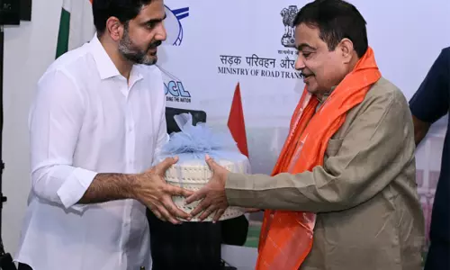 नारा लोकेश ने Gadkari से की मुलाकात, कॉरिडोर प्रोजेक्ट के लिए मंजूरी की मांग