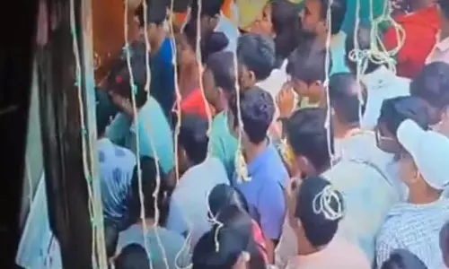 Trimbakeshwar Temple: श्रद्धालुओं के दरवाजा बंद करने पर मची अफरा-तफरी