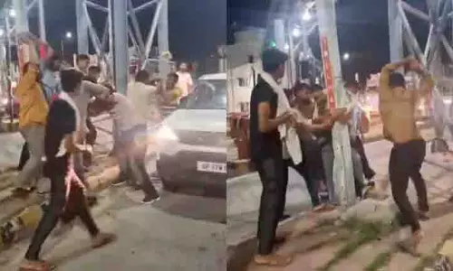 ड्यूटी पर लौट रहे सिपाही को मेरठ टोल बूथ पर पीटा ड्यूटी पर लौट रहे सिपाही को मेरठ टोल बूथ पर पीटा