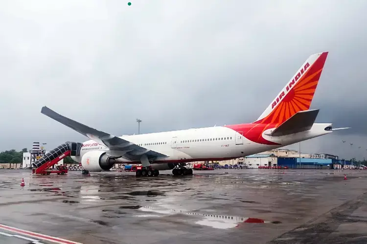एयर इंडिया के Kochi से उड़ान रद्द होने पर हिबी ईडन ने अपनी आपबीती सुनाई एयर इंडिया के Kochi से उड़ान रद्द होने पर हिबी ईडन ने अपनी आपबीती सुनाई