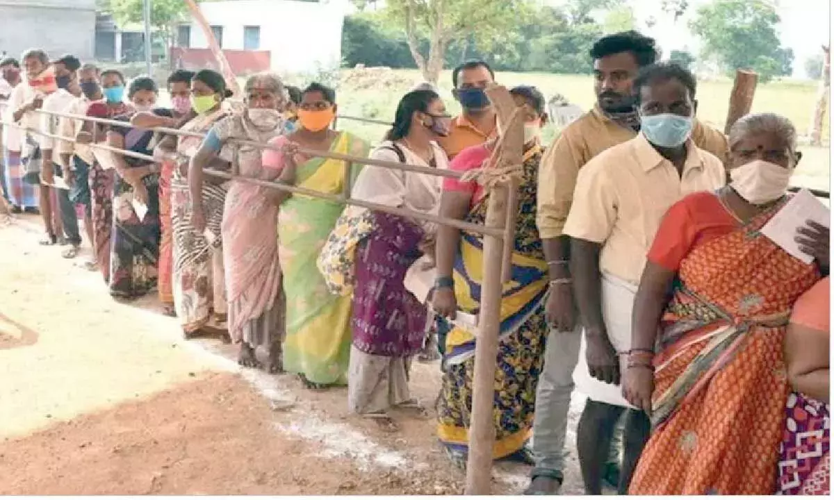 Andhra: तिरुपति फर्जी मतदान मामला लंबे समय के बाद फिर तूल पकड़ता दिख रहा है Andhra: तिरुपति फर्जी मतदान मामला लंबे समय के बाद फिर तूल पकड़ता दिख रहा है