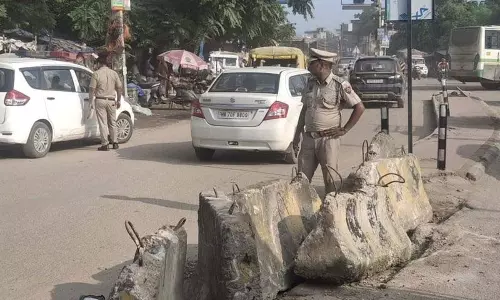 Panchkula में यातायात को सुचारू बनाने के लिए पुलिस ने शुरू किया अभियान, अवैध कट सील किए गए Panchkula में यातायात को सुचारू बनाने के लिए पुलिस ने शुरू किया अभियान, अवैध कट सील किए गए