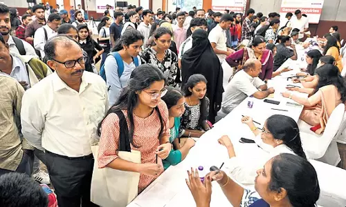 Bengaluru में अंतर्राष्ट्रीय शिक्षा मेले में 3,000 से ज़्यादा छात्रों ने भाग लिया