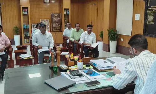 कलेक्टर ने की खाद भण्डारण एवं वितरण की समीक्षा कलेक्टर ने की खाद भण्डारण एवं वितरण की समीक्षा