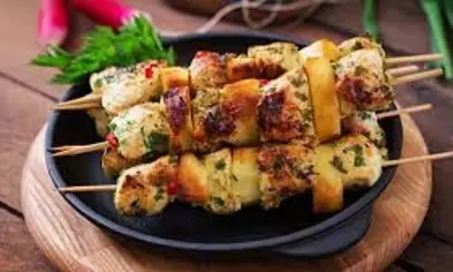 Paneer Tikka: मानसून के मौसम में गर्मागरम और स्वादिष्ट स्नैक Paneer Tikka: मानसून के मौसम में गर्मागरम और स्वादिष्ट स्नैक