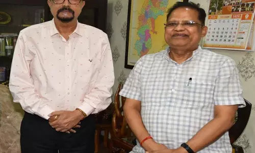 राज्यपाल रमेन डेका से विधायक अमर अग्रवाल ने भेंट की