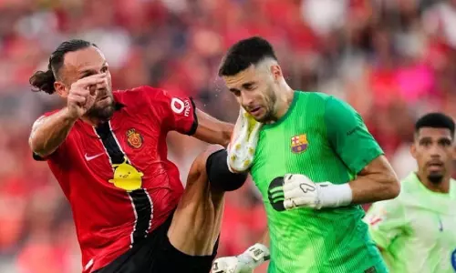 Barcelona: जीत में जोआन गार्सिया के चेहरे पर गेंद लगने से मैच में तनाव Barcelona: जीत में जोआन गार्सिया के चेहरे पर गेंद लगने से मैच में तनाव