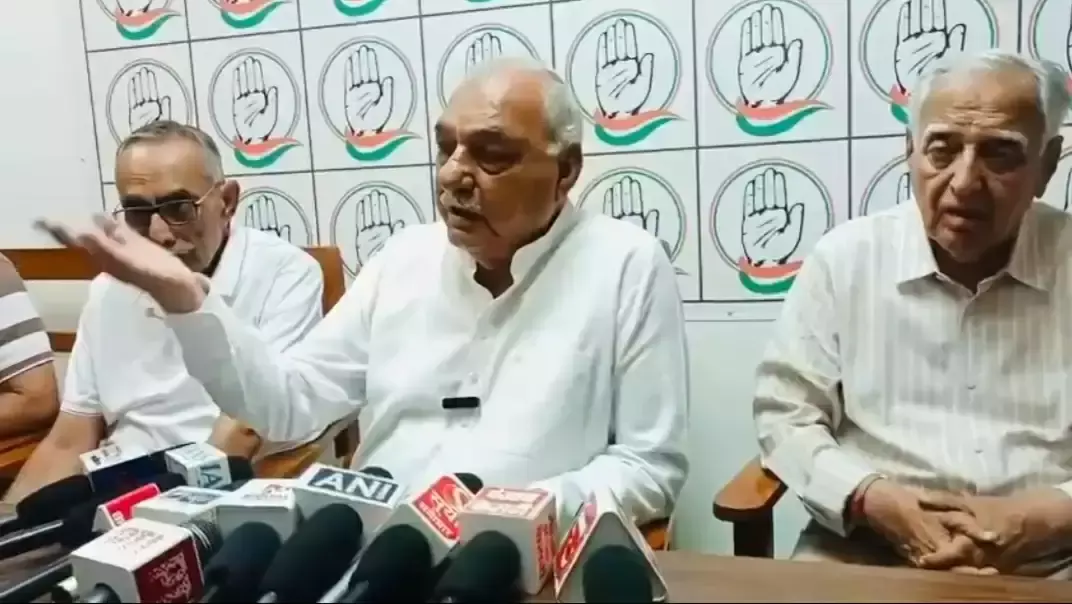 Rohtak: चुनाव आयोग के सामने डबल वोटिंग के सबूत रखने का दावा