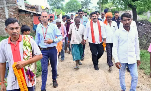 गृहमंत्री विजय शर्मा का जनसंपर्क दौरा, गांववासियों से सुनी समस्याएं