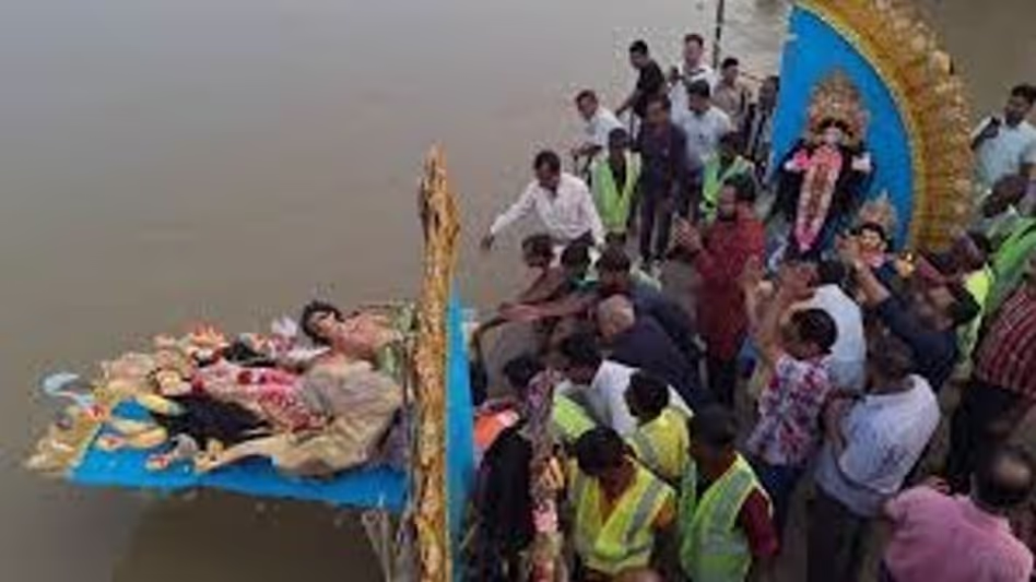 डूबने से होने वाली दुर्घटनाओं को रोकने के लिए सिलचर के सदरघाट में मूर्ति विसर्जन के नए नियम लागू