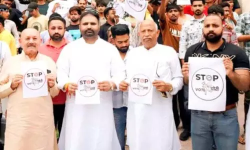Amritsar: वोटिंग चोरी घोटाले के खिलाफ पठानकोट कांग्रेस का मार्च Amritsar: वोटिंग चोरी घोटाले के खिलाफ पठानकोट कांग्रेस का मार्च
