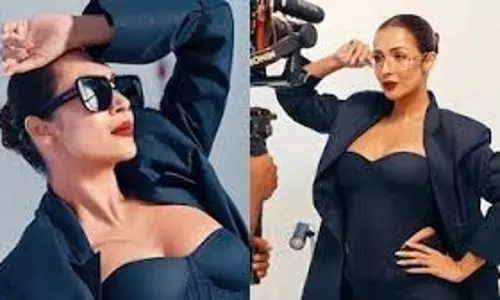 Malaika Arora : नेवी ब्लू कॉर्सेट में बनी सेक्सी बॉस लेडी