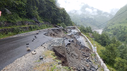 Uttarkashi: गंगोत्री हाईवे बंद, आपूर्ति श्रृंखला प्रभावित Uttarkashi: गंगोत्री हाईवे बंद, आपूर्ति श्रृंखला प्रभावित
