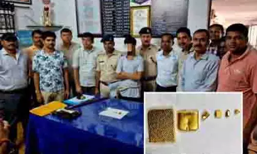 फरार कारीगर 276 ग्राम सोने के साथ हावड़ा एक्सप्रेस में पकड़ा गया! फरार कारीगर 276 ग्राम सोने के साथ हावड़ा एक्सप्रेस में पकड़ा गया!