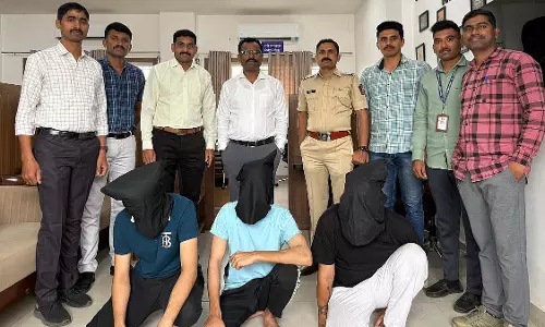 Pimpri-Chinchwad: साइबर पुलिस ने 57.70 लाख रुपये की ठगी में तीन गिरफ्तार Pimpri-Chinchwad: साइबर पुलिस ने 57.70 लाख रुपये की ठगी में तीन गिरफ्तार