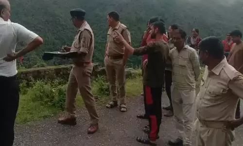 Pauri Garhwal: खाई में गिरा शिक्षक, मौके पर मौत Pauri Garhwal: खाई में गिरा शिक्षक, मौके पर मौत
