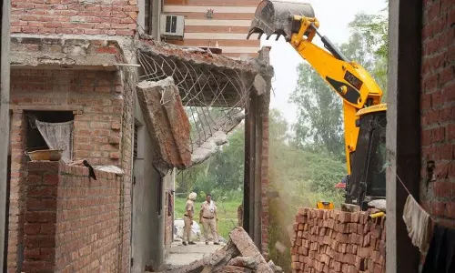 Amritsar: पुलिस ने अंतरराष्ट्रीय सीमा के पास रंगगढ़ गांव में ड्रग तस्कर का घर ध्वस्त किया Amritsar: पुलिस ने अंतरराष्ट्रीय सीमा के पास रंगगढ़ गांव में ड्रग तस्कर का घर ध्वस्त किया