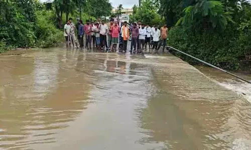 Maharashtra और तेलंगाना के बीच यातायात बंद Maharashtra और तेलंगाना के बीच यातायात बंद