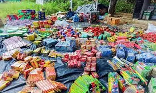 Sonipat: पटाखा कंपनियों के लाइसेंस रद्द करने की कार्रवाई