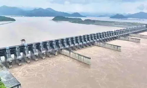 heavy rain के कारण पोलावरम परियोजना में गोदावरी नदी उफान पर