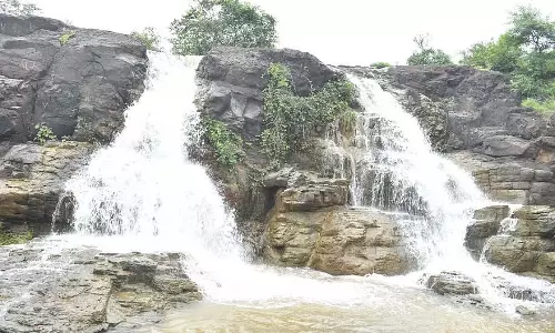 Chincholi: मनिकापुरा झरना इंद्रियों के लिए एक आनंद है