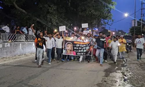 Hisar: मनीषा हत्या के खिलाफ शिक्षक गुस्से में, न्याय की मांग Hisar: मनीषा हत्या के खिलाफ शिक्षक गुस्से में, न्याय की मांग