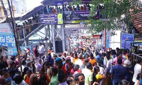 श्रावण मास का अंतिम सोमवार.. वेमुलावाड़ा में श्रद्धालुओं की भीड़