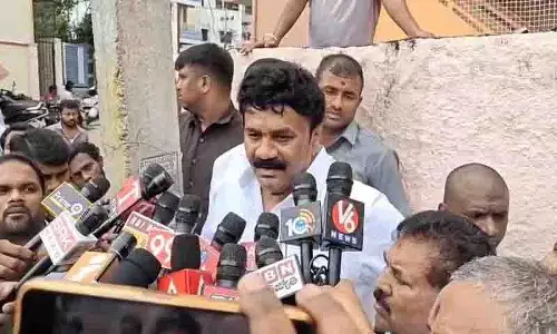 सरकार और अधिकारियों की गैरजिम्मेदारी के कारण छह लोगों की मौत: MLA Talasani सरकार और अधिकारियों की गैरजिम्मेदारी के कारण छह लोगों की मौत: MLA Talasani