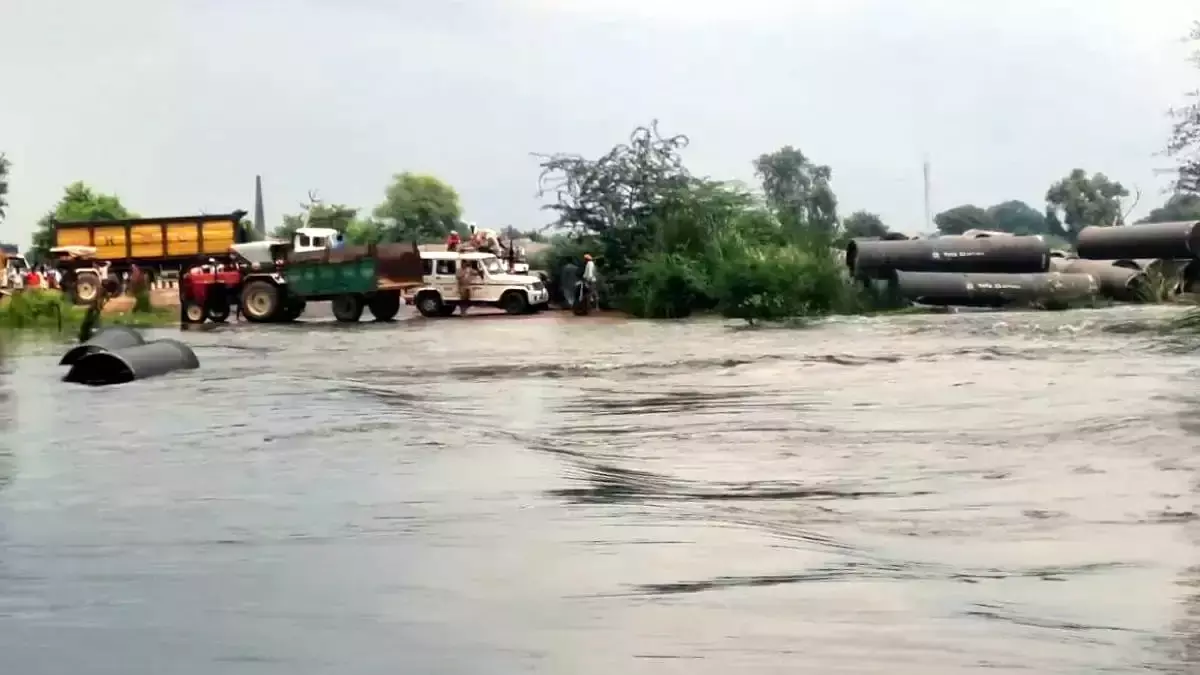 Faridabad: चांदपुर में यमुना का बढ़ा जलस्तर, स्थानीय तालाब तक प्रभाव Faridabad: चांदपुर में यमुना का बढ़ा जलस्तर, स्थानीय तालाब तक प्रभाव