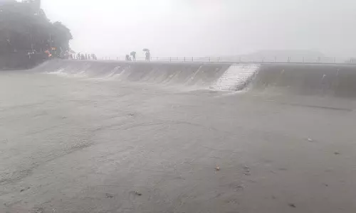 Mumbai: विहार ओवरफ्लो होने से झीलों में पानी का भंडार बढ़ा Mumbai: विहार ओवरफ्लो होने से झीलों में पानी का भंडार बढ़ा