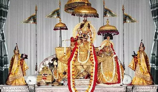Jaipur: गोविंददेवजी मंदिर दर्शन का समय अब अपडेट किया गया Jaipur: गोविंददेवजी मंदिर दर्शन का समय अब अपडेट किया गया