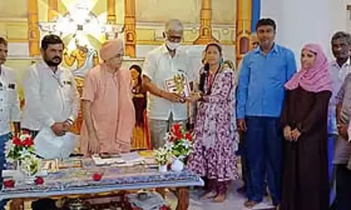 Hanagal: 126 मन्नतें पढ़ने वाली मुस्लिम लड़की को प्रथम पुरस्कार