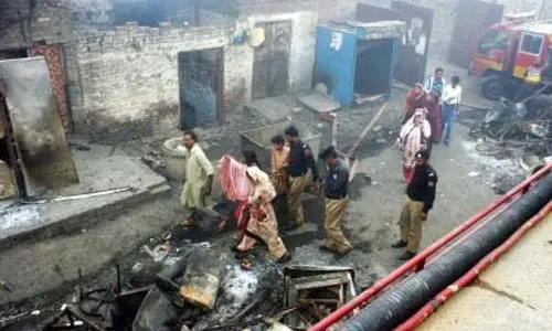 Pakistan: कट्टरपंथियों ने अहमदिया पूजा स्थलों को जलाया