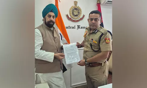 दिल्ली: लाल किले पर सिख सरपंच के साथ हुए दुर्व्यवहार पर RP सिंह ने पुलिस से की मुलाकात दिल्ली: लाल किले पर सिख सरपंच के साथ हुए दुर्व्यवहार पर RP सिंह ने पुलिस से की मुलाकात
