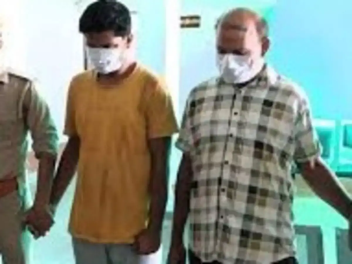 पिता-पुत्र करते थे टेरर फंडिंग, गिरफ्तारी के बाद पुलिस ने किया खुलासा पिता-पुत्र करते थे टेरर फंडिंग, गिरफ्तारी के बाद पुलिस ने किया खुलासा