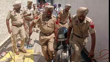 Mohali: पुलिस ने 10 ग्राम हेरोइन बरामद की, पांच हिरासत में Mohali: पुलिस ने 10 ग्राम हेरोइन बरामद की, पांच हिरासत में