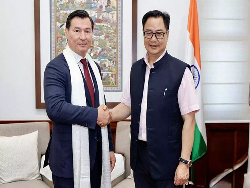 रिजिजू ने कलमीकिया प्रमुख से भारत-रूस संबंधों पर चर्चा की रिजिजू ने कलमीकिया प्रमुख से भारत-रूस संबंधों पर चर्चा की