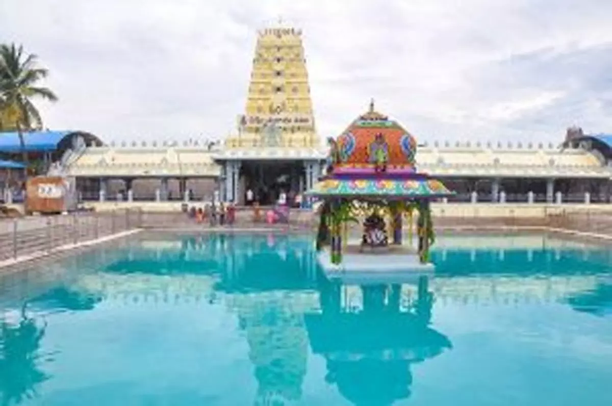 11वीं शताब्दी के इस मंदिर में प्रतिदिन बढ़ती है गणपति की प्रतिमा 11वीं शताब्दी के इस मंदिर में प्रतिदिन बढ़ती है गणपति की प्रतिमा