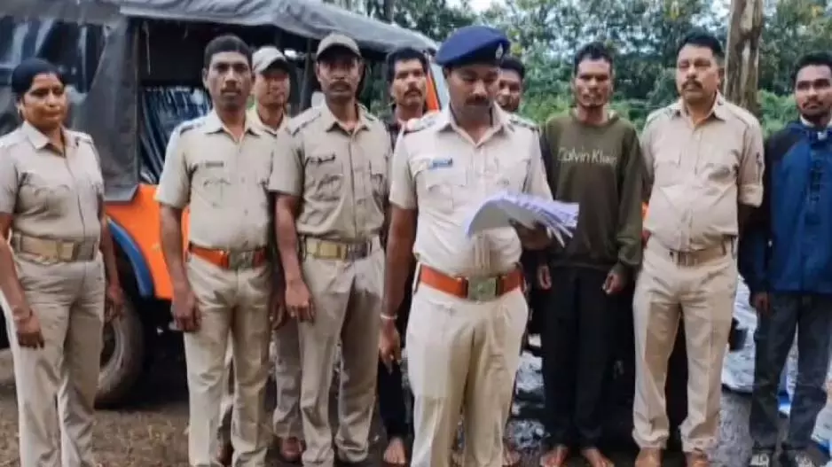 Odisha : प्रतिबंधित पदार्थ के साथ 3 गिरफ्तार Odisha : प्रतिबंधित पदार्थ के साथ 3 गिरफ्तार