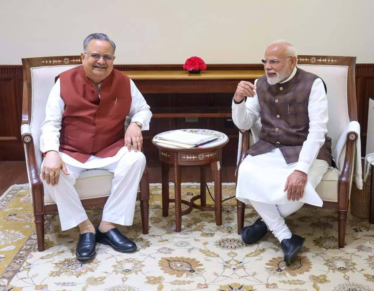 रमन सिंह ने की पीएम मोदी से मुलाकात रमन सिंह ने की पीएम मोदी से मुलाकात