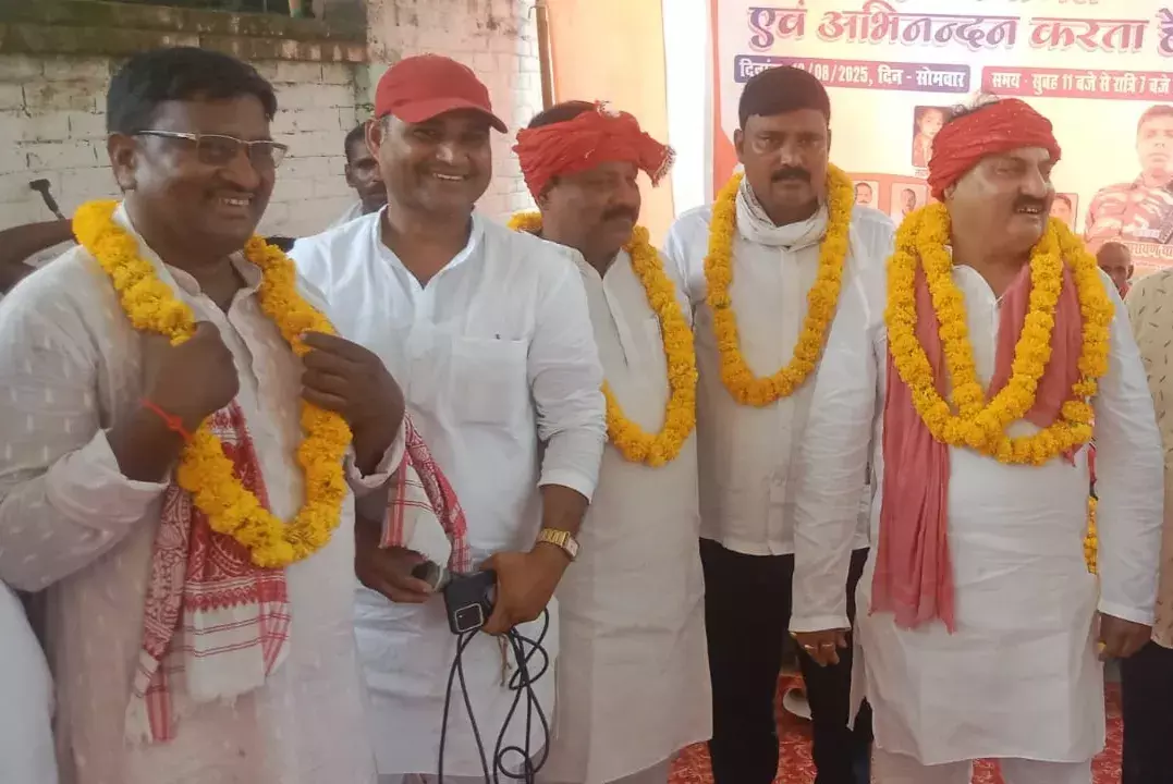 Mirzapur: कलाकारों की प्रस्तुति से महोत्सव में छाया उत्साह Mirzapur: कलाकारों की प्रस्तुति से महोत्सव में छाया उत्साह